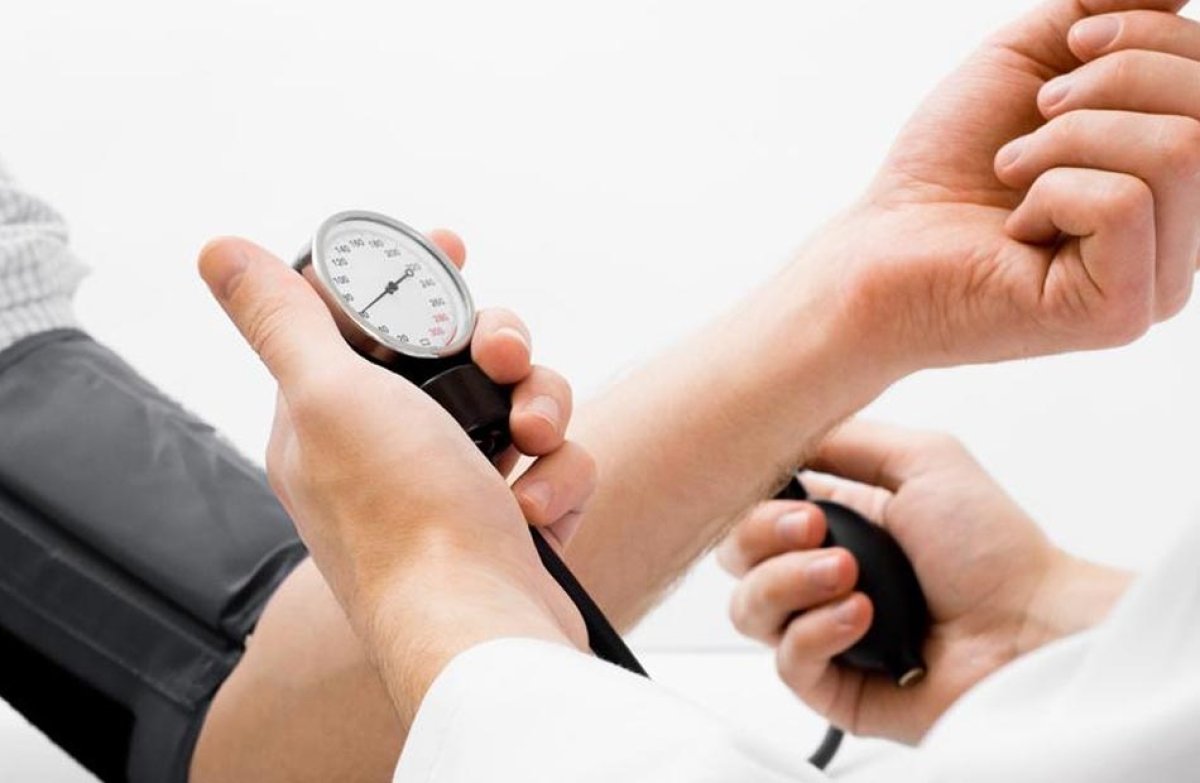 15 نصيحة لمرضى ضغط الدم لصيام صحي في رمضان.. وحالة واحدة يجب أن يكسر الصيام فيها