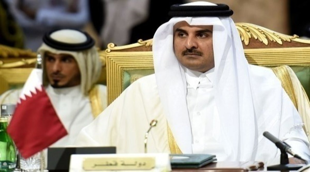 نفى أمير قطر الشيخ تميم بن حمد آل ثاني، أي علاقة لبلاده  مع جماعة الإخوان المسلمين