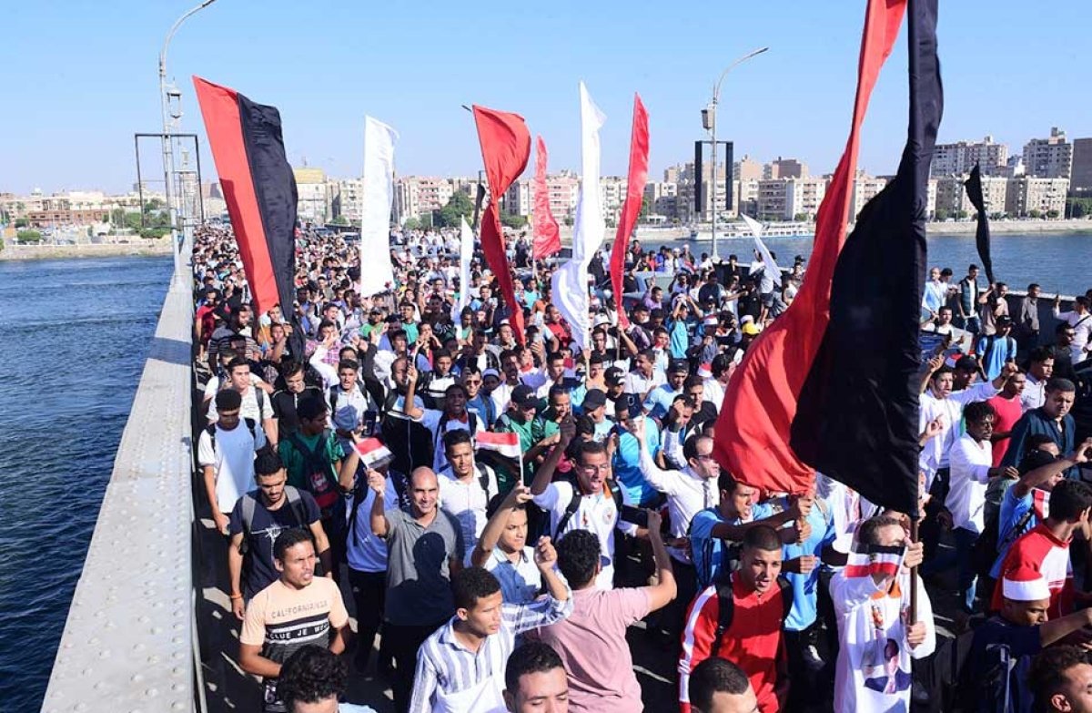 تنكيس الأعلام ومظاهرات وإلغاء احتفالات.. محافظات مصر تنتفض من أجل فلسطين