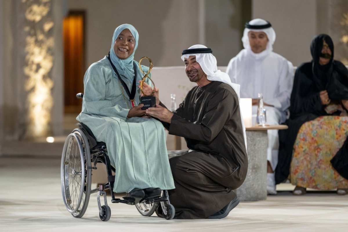 محمد بن زايد: تكريم الحاصلين على الجائزة هو احتفاء بقيم العطاء والإيثار وتعبير عن تقديرنا لكل جهد يرسخ قيم الإمارات