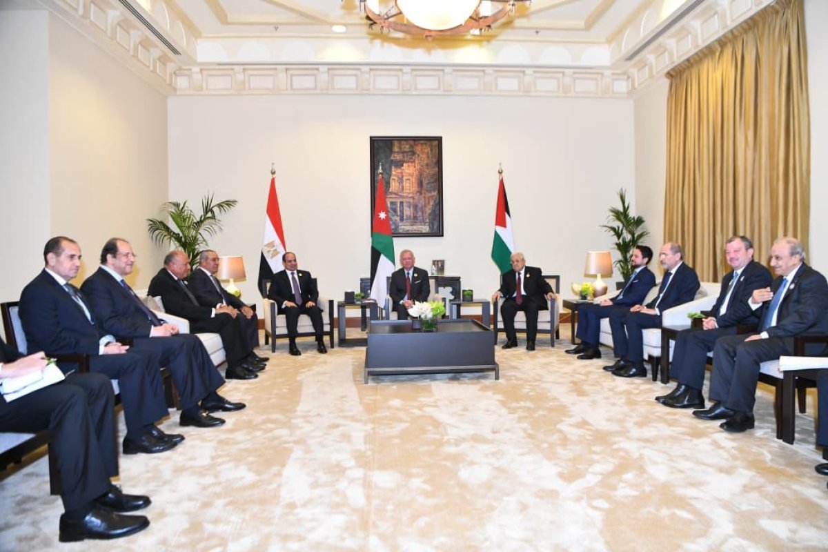 قمة ثلاثية بين مصر والأردن وفلسطين على هامش مؤتمر الاستجابة الإنسانية الطارئة في غزة
