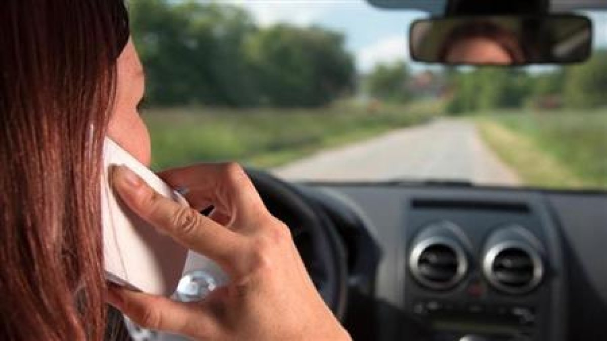ضبط 1620 مخالفة التحدث فى الهاتف المحمول أثناء القيادة