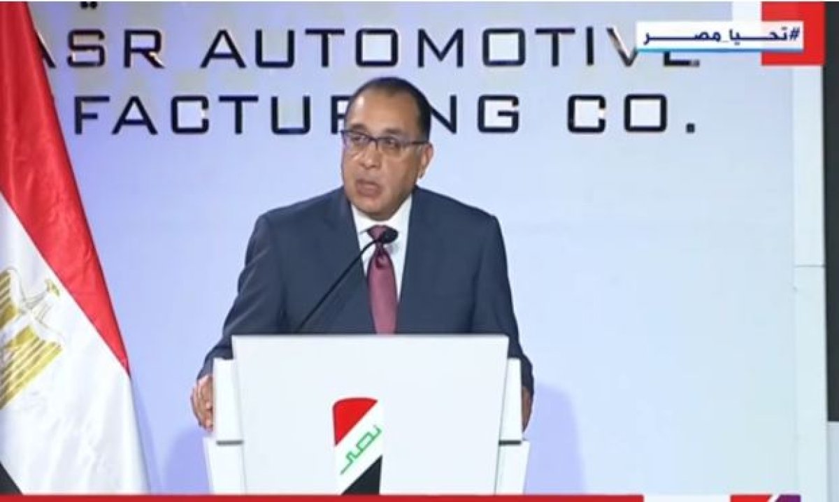 خلال جولة بمصنع النصر للسيارات.. مدبولي لـ العمال: حافظوا على مصنعكم والخير قادم لمصر