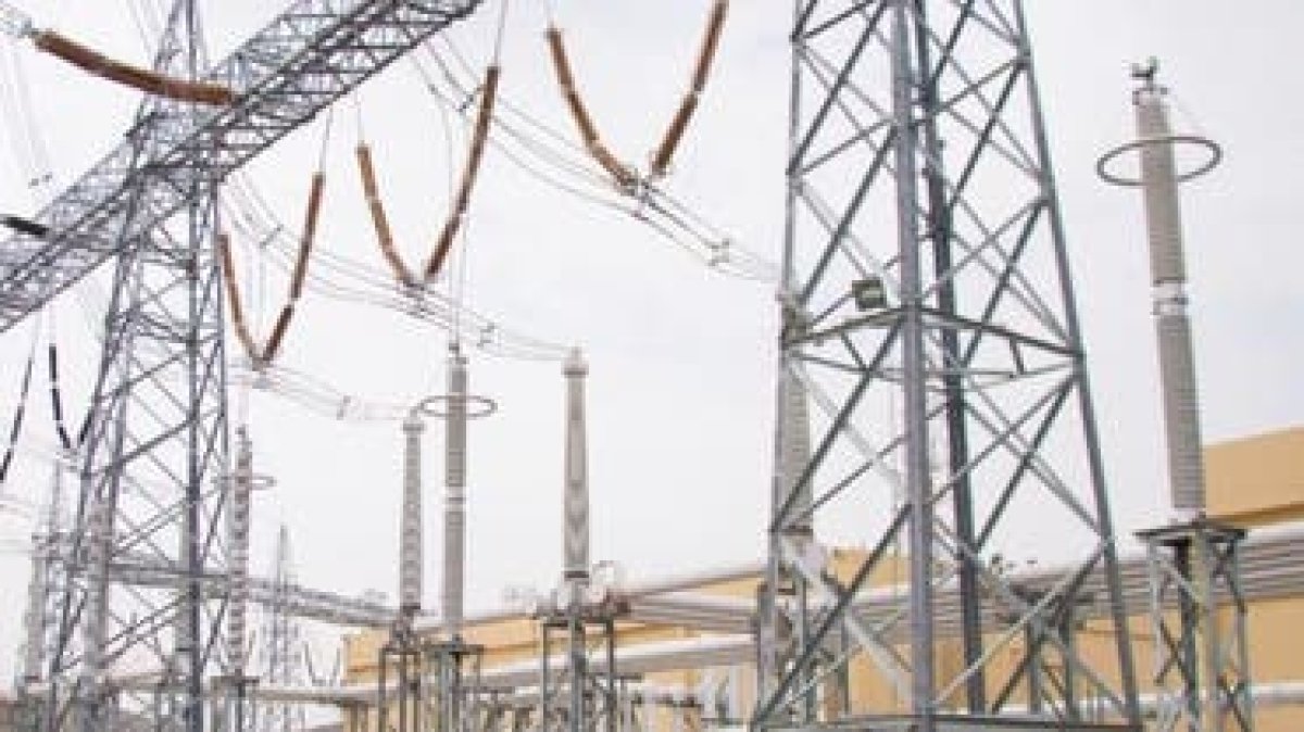 شركة الكهرباء تحقق بأسباب انقطاع خدماتها في جنوب السعودية