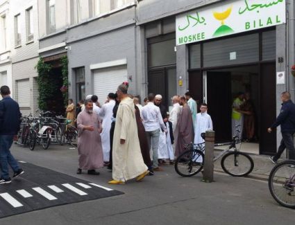 ندم شديد وإحساس بالظلم.. هكذا قضى مغاربة بلجيكا عيدهم في ظل منع الذبيحة الحلال