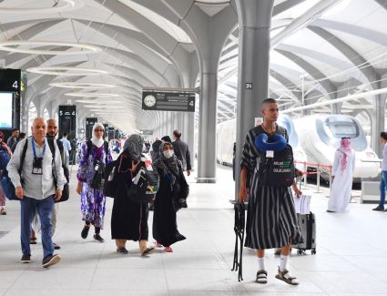 نجح في نقل الحجاج بين مكة والمدينة للمرة الأولى..  قطار الحرمين ينقل 50 ألف حاج خلال موسم الحج