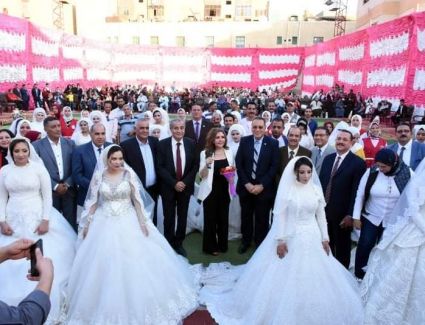 وزير التموين ومحافظ الشرقية يشهدان حفل زفاف جماعي لـ 20 عريس وعروسة بدار التربية للبنين بالزقازيق