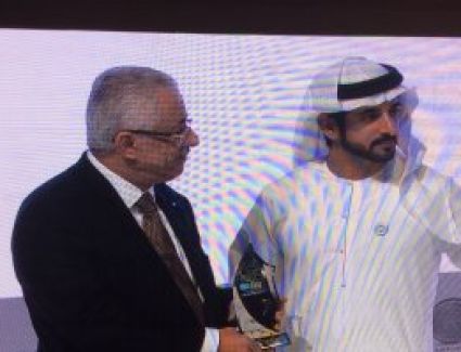 وزارة التعليم تفوز بجائزة تحدى الأمية عن فئة الحكومات بقمة المعرفة بدبى 