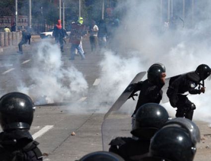 اشتباكات بين شرطة هندوراس ومتظاهرين مطالبين باستقالة الرئيس