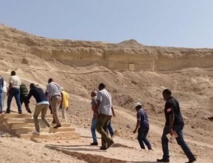وفد أفريقي يزور منطقة آثار تل العمارنة بالمنيا