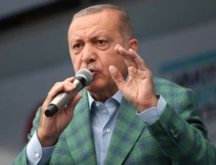 الأتراك ينتحرون.. عامل يشنق نفسه بسبب عدم قدرته على الوفاء بمتطلبات أبنائه