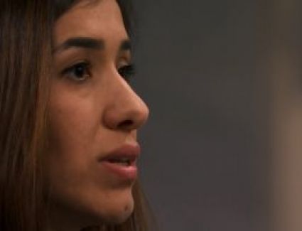 ألقت الفتاة العراقية نادية مراد، إحدى ضحايا تنظيم داعش الإرهابى، كلمة مؤثرة باللغة العربية خلال حفل تسلمها جائزة نوبل للسلام