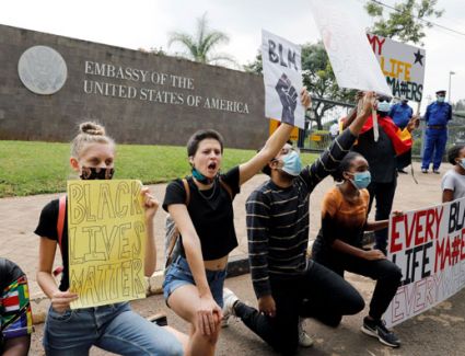 مظاهرات أمام السفارة الامريكية فى كينيا احتجاجا على مقتل جورج فلويد