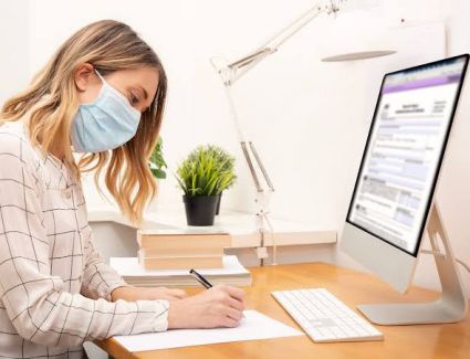 حلو وكداب.. فى العزل المنزلى الستات بتكدب أكتر من الرجالة على رؤسائهن فى العمل