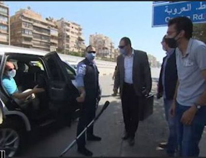 السيسى يتصدر تويتر بعد توقفه بسيارته للاطمئنان على شاب مصاب تعرض لحادث