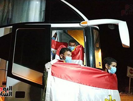 أول صور لوصول المصريين العائدين من ليبيا بعد نجاح أجهزة الدولة فى إنهاء احتجازهم