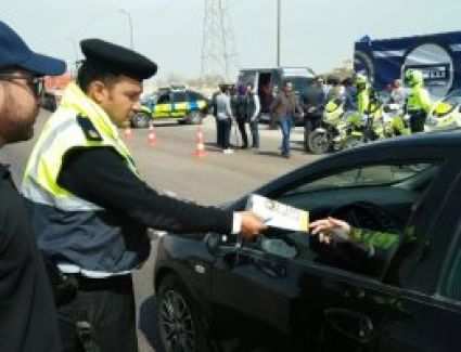 خدمات مرورية بالطرق المؤدية للإقليمى لمتابعة حركة النقل ومنع الحوادث 