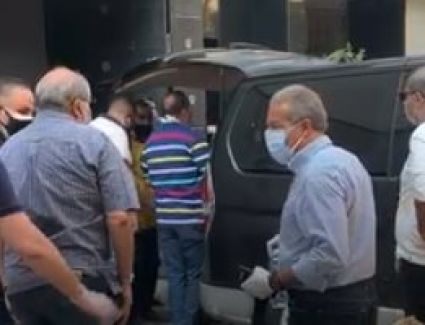 خالد الدرندلي يستلم جثمان والدته بحضور مسئولى الأهلي