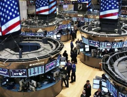 وول ستريت تتراجع عند الفتح مع ارتفاع حالات الإصابة بكورونا