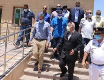  وزير السياحة والآثار يختتم زيارته لجنوب سيناء بتفقد منفذ طابا البرى