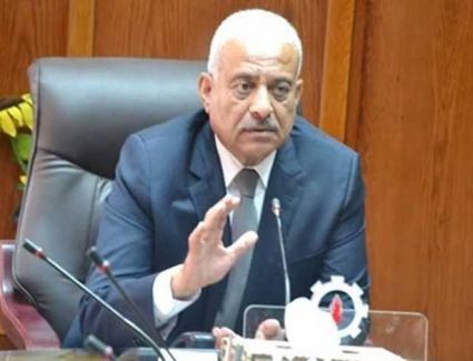 محافظ السويس يمنع الملصقات الورقية أو الكتابة على الجدران والأسوار لمرشحى الشيوخ