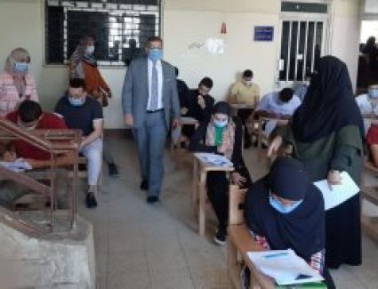 نائب رئيس جامعة بنها يتفقد الامتحانات بكلية التربية النوعية والمعهد الفنى للتمريض