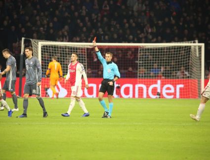 "أياكس" يتعادل مع بايرن ميونخ بثلاثية في دوري أبطال أوروبا