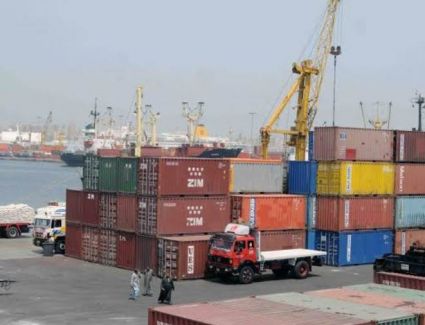 تداول 98 ألف طن و512 حاوية و3543 شاحنة عامة بميناء الإسكندرية خلال 24 ساعة