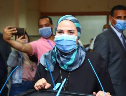 وزيرة التضامن الاجتماعي تدلي في انتخابات الشيوخ  وتدعوا المواطنين على المشاركة.