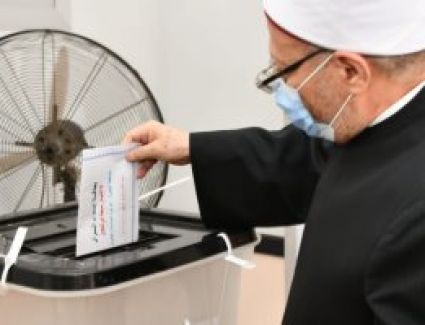 أدلي مفتي الجمهورية بصوته في إنتخابات مجلس الشيوخ