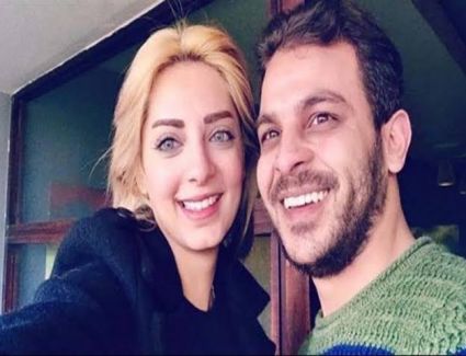 المطرب محمد رشاد ينفصل عن زوجته المذيعة مى حلمى ويحذف صورها