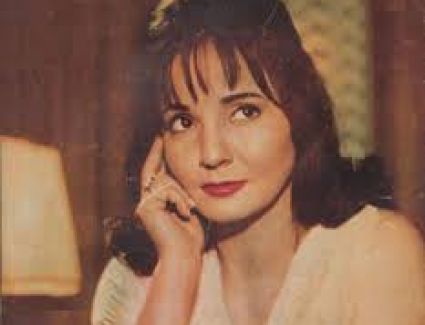 صورة نادرة للنجمة الراحلة شادية من كواليس مسرحية "ريا وسكينة"