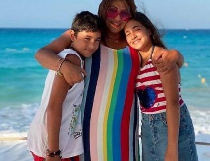 اول ظهور لهالة صدقي مع اولادها التوأم