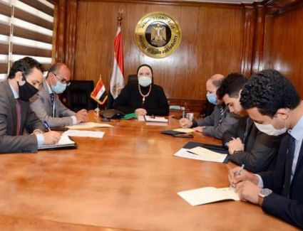 فى اتصال هاتفي  وزيرة التجارة والصناعة تبحث مع سفير الصين بالقاهرة تعزيز التعاون الاقتصادي بين البلدين