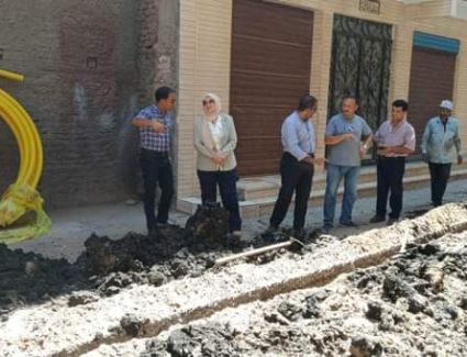 رئيس مدينة أجا تتابع تنفيذ مشروعات توصيل الغاز الطبيعي بالمدينة