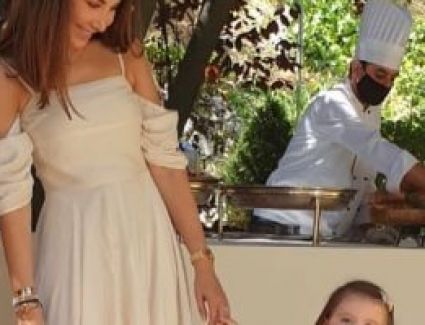 نانسى عجرم مع ابنتها فى أول ظهور بعد انفجار بيروت: نتمنى أياما أفضل