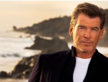 بيرس بروسنان يقدم السيرة الذاتية لمحارب بالحرب العالمية الثانية