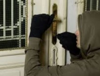 المتهمان بسرقة الشقق يكشفان أسلوب فتح الأبواب بعد سقوطهما فى 6 أكتوبر