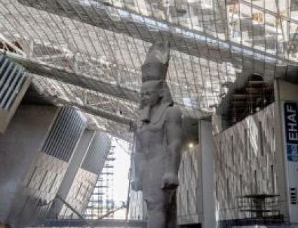 قصة "ترابيزة ربيع" داخل المتحف المصرى الكبير