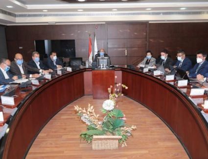 وزير النقل يتابع معدلات تنفيذ مشروعات تحديث وتطوير نظم الاشارات على خطوط السكك الحديدية لزيادة معدلات السلامة والأمان 