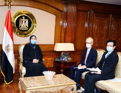 وزيرة التجارة والصناعة تبحث مع السفير اليابانى بالقاهرة سبل تعزيز العلاقات الاقتصادية المشتركة بين البلدين
