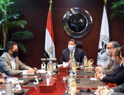 الرئيس التنفيذي للهيئة العامة للاستثمار يلتقى أعضاء الجمعية المصرية لشباب الأعمال
