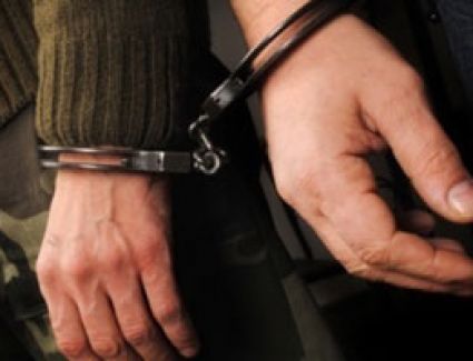 تجديد حبس موظف بشركة اتصالات وصديقه لاتهامهم بالسطو على فرع الشركة بحلوان