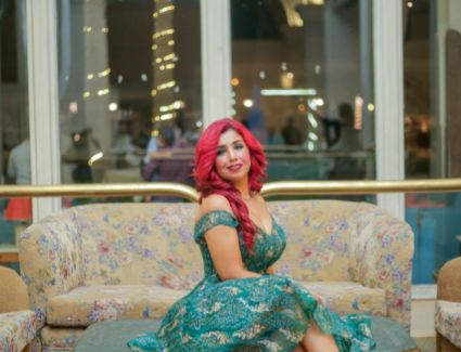 تكريم الدكتورة/ إيمان أنيس المستشار الفني لهمسة الآداب و الفنون في دورته الثامنة برئاسة الكاتب الصحفي فتحى الحصرى