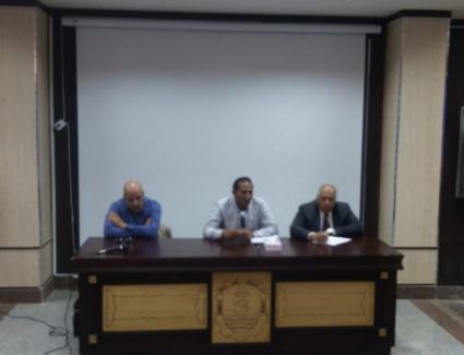 رئيس جامعة أسوان : تطبيق خطة الجامعة للتعليم الهجين ولا تهاون مع المقصرين