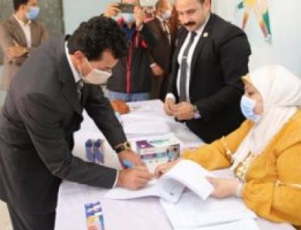 وزير الرياضة يدلى بصوته فى انتخابات مجلس النواب