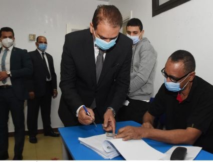 وزير شئون المجالس النيابية يدلي بصوته في انتخابات مجلس النواب