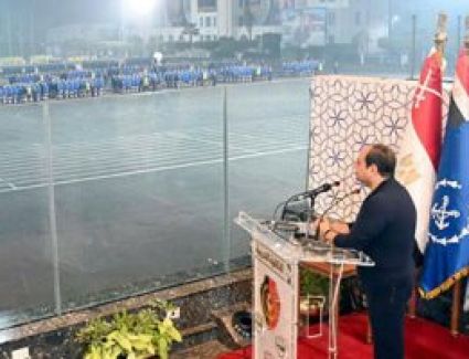 الرئيس السيسى يشيد بالقدرات والكفاءة العالية لطلبة الكلية الحربية