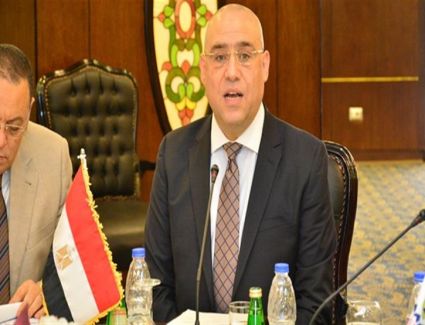 وزير الإسكان يشدد على الالتزام بالجداول الزمنية لمشروع "سكن لكل المصريين"