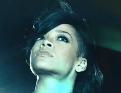 رصدت النجمة العالمية، ريهانا، مؤخرا برفقة "حبيبها السعودي الأسبق"، حسان جميل، وذلك أثناء تناولهما لوجبة الغداء في مطعم بمدينة ماليبو الأمريكية. 